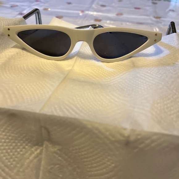 New without tags Prive’ Revaux white  Cat eye sunglasses - Picture 1 of 3